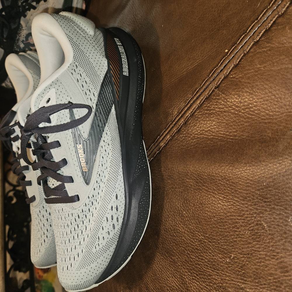 Brooks Performance Athletic Shoes Gray and Black
